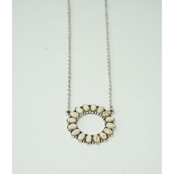 Plunder Silver Tone Ivory Marbled Faux Stone Western Style Circle Necklace - Picture 1 of 3